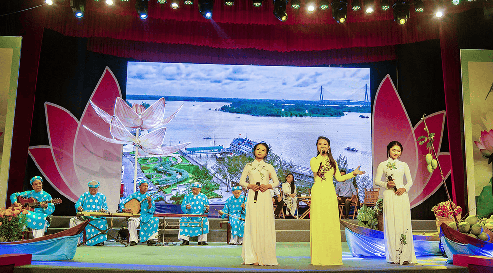 Hàng năm, nơi đây thu hút hàng nghìn lượt du khách, nghệ sĩ, học sinh, sinh viên và các nhà nghiên cứu văn hóa đến giao lưu và thưởng thức nghệ thuật (Nguồn: Thành uỷ Cần Thơ)